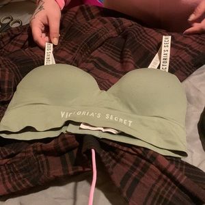 Victoria secret bra in army green , like new !!!